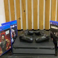 Ps4 slim 500 گیگ همراه با دیسک و کلی بازی قانونی
