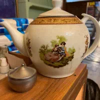 تعدادی قوری با سماور