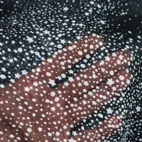 قواره ی پارچه نمونه دوختشم گذاشتم