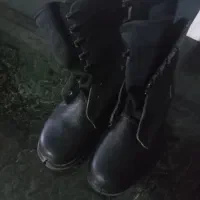 یک جفت پوتین ۴۳ نونو