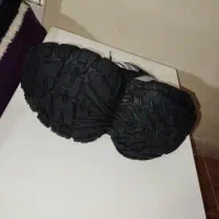 یه عدد کفش بالنسیاگا بفروش میرسد