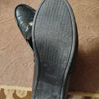 کفش|کیف، کفش، کمربند|میانه, |دیوار