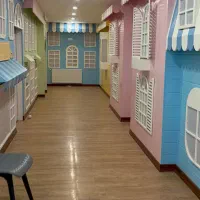 مربی مهدکودک مسلط به زبان انگلیسی