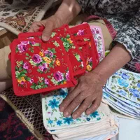 دستگیر دست دوزن خاک کفشاتونم عرصه بهم تنگه