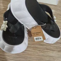 صندل و دمپایی