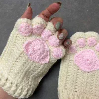 دستکش و پاپوش و هدبند همه دستبافت