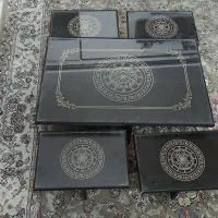 میز عسلی جلو مبلی پنج تکه بزرگ با شیشه
