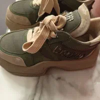 کفش اسپورت سایز۳۹تا۴۰میخوره