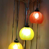 آباژور ایستاده