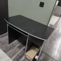 میز کامپیوتر سالم