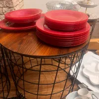 مقداری وسیله و ظرف و ظروف منزل فوری فروشی