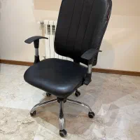صندلی چرمی چرخ دار