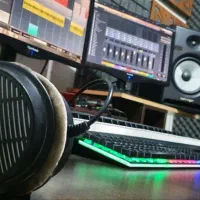 استودیو ضبط صدا ،آهنگسازی و تنظیم سین آوا