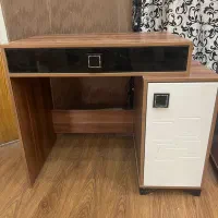 میز کامپیوتر در حد نو