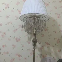 آباژور ایستاده