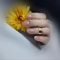 آموزش و انجام کلیه خدمات کاشت ناخن باقیمت ویژه