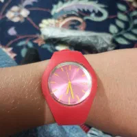 یک عدد ساعت کاملاً سالم