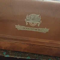 چر خ خیاطی سینگر قدیمی با میز وجعبه