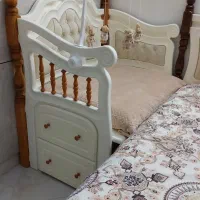 تخت نوزاد کنار تختی