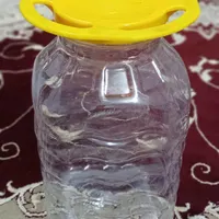 تعدادی ظرف ترشی و خیارشور