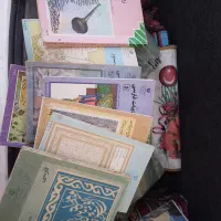 تعداد زیادی کتاب قدیمی زبان و ادبیات فارسی