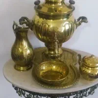 سماور با لوازم سه عدد میز عسلی برنز