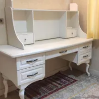 میز تحریر بزرگ، جادار، زیبا، سفید