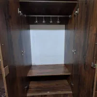 فروش دو عدد کمد لباس ومیز تحریر و صندلی اداری