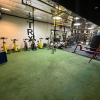 باشگاه بدنسازی ۳۰۰ متری با ارتفاع سقف ۳/۶۰