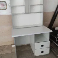 میز تحریر کتابخانه دار