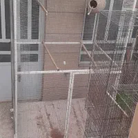 قفس بزرگ مخصوص پرندگان زینتی یا کبوتر