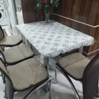میز ناهارخوری ۴نفره .میز شیشه ای .صندلی فلزی|میز و صندلی غذاخوری|مشهد, شهرک رازی (شهرک غرب)|دیوار
