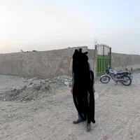 چهار دیواری قدیمی نزدیک اتوبان فرودگاه