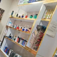 دکور مغازه ارایشی