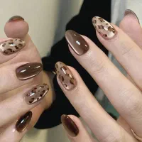 آموزش ناخن و کاشت ناخن ومژه هیدن