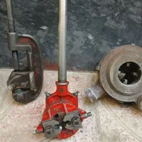 ابزار لوله کشی فلزی