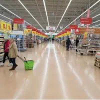 استخدام در هایپرمارکت والا