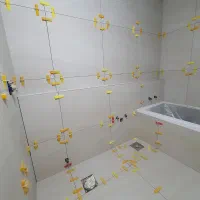 کاشی کار حاج رحمت کوهستانی با ده سال سابقه کار