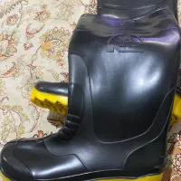 چکمه پلاستیکی