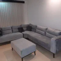 یک دست مبل ال با میز پاف وسط