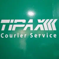 راننده با ماشین جهت توزیع بسته تیپاکس