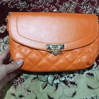 کیف|کیف، کفش، کمربند|میانه, |دیوار