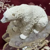 مجسمه خرس قطبی