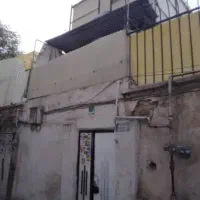 خانه قدیمی درسه طبقه مستقل بنای مفید۱۳۵ متر