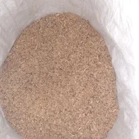 مقداری خورده گندم با تیم علف قاطی