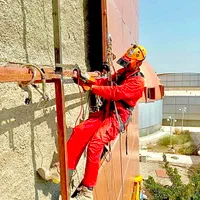 شرکت کار در ارتفاع با طناب شستشو نما پیچ رولپلاک|خدمات پیشه و مهارت|کرمان, |دیوار