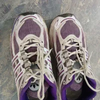 کفش کتونی یکی دوبار پوشیدم برام کوچیک سایز ۴۴