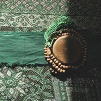 انجام نماز و روزه استیجاری توسط طلبه سید