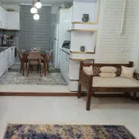 تخت سنتی همراه شاه نشینش وجلو مبلیش