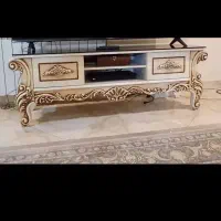 میز تلوزیون طرح کلاسیک سالم و بدون هیچ گونه مشکلی